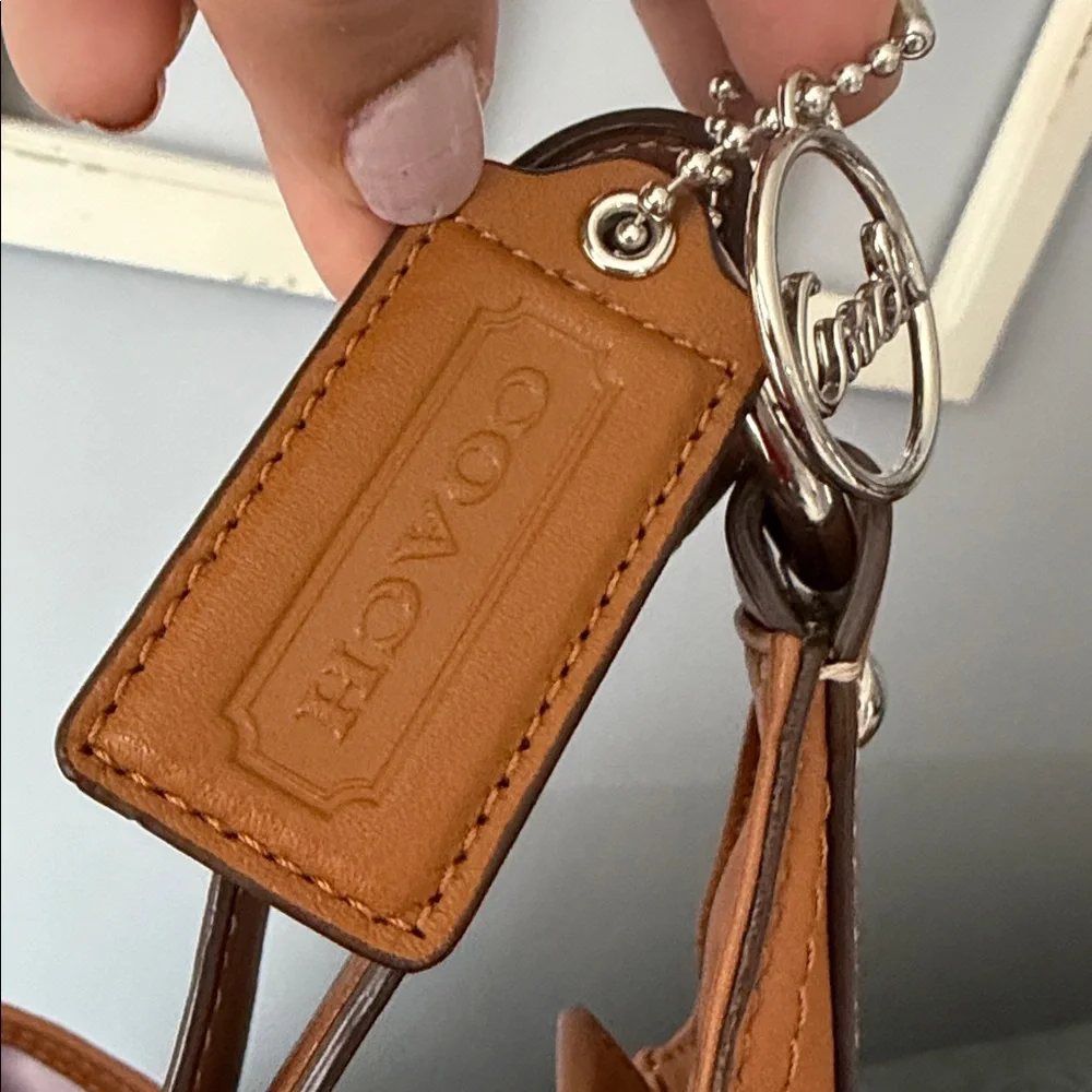 Coach Vintage F17116 Tan Leather Messenger /Hobo Bag 🎀🎀🎀